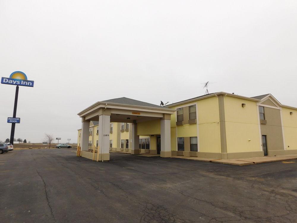 Days Inn By Wyndham Walcott Davenport Экстерьер фото